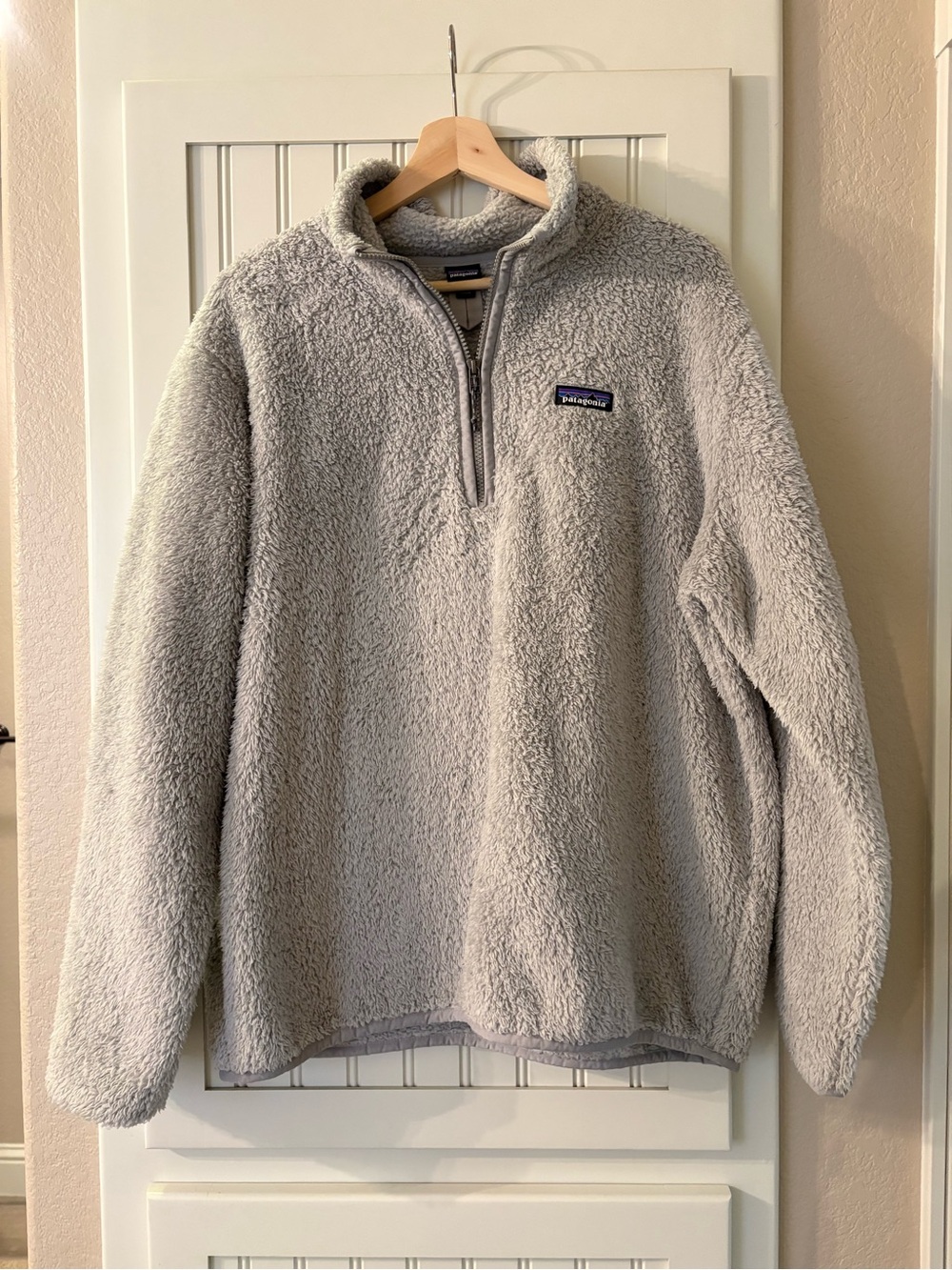 Patagonia Women’s Light Gray Retro Pile Quarter-Zip Fleece Sweatshirt